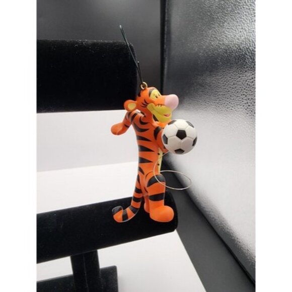 2003 Hallmark Keepsake Ornament Soccer Tigger-Style Winnie The Pooh With Box‎ - Picture 3 of 7